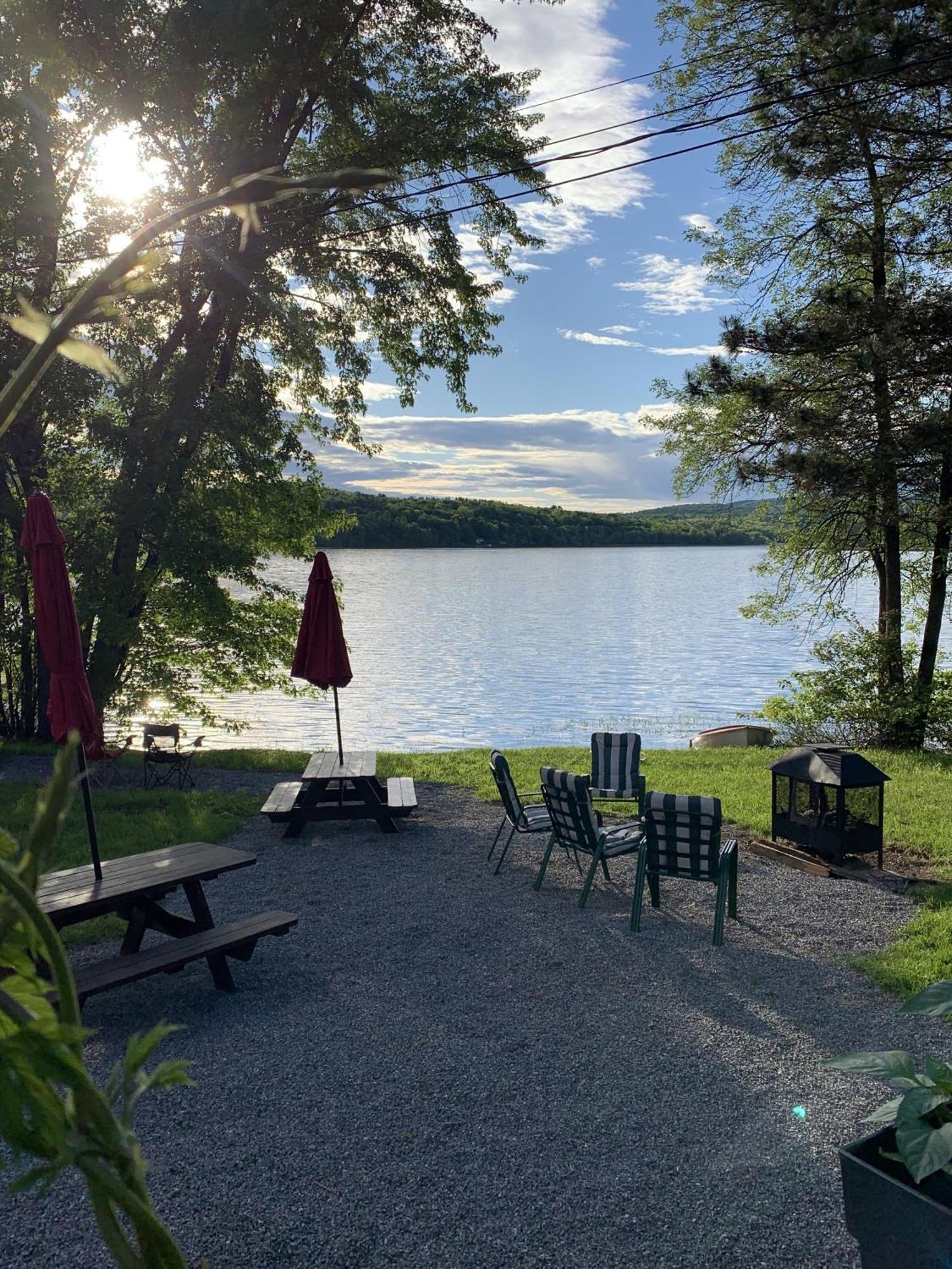 Auberge De Ferme-Neuve Lac-Saint-Paul Exterior foto